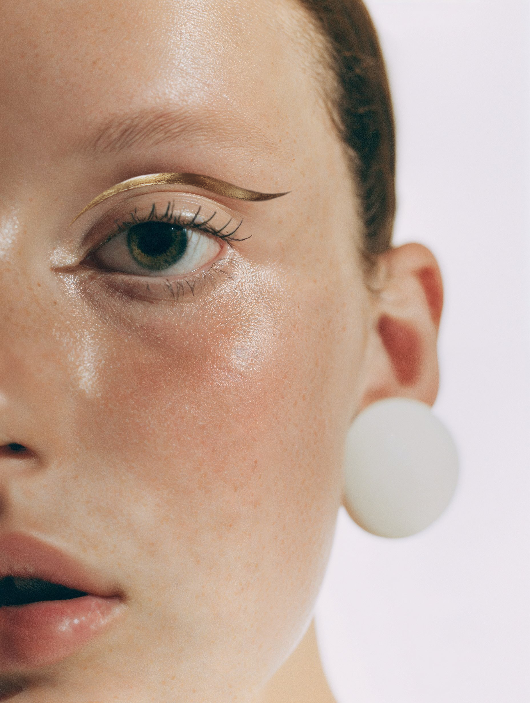 Makeup Patches: Golden Wing Eyeliner