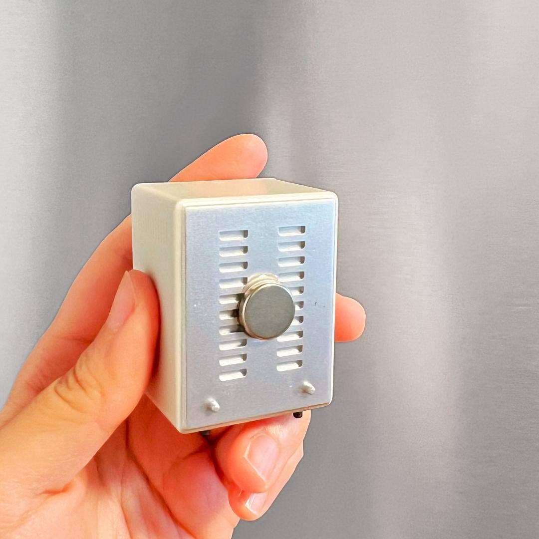 Mini Retro Oven with Tiny Bread Magnet