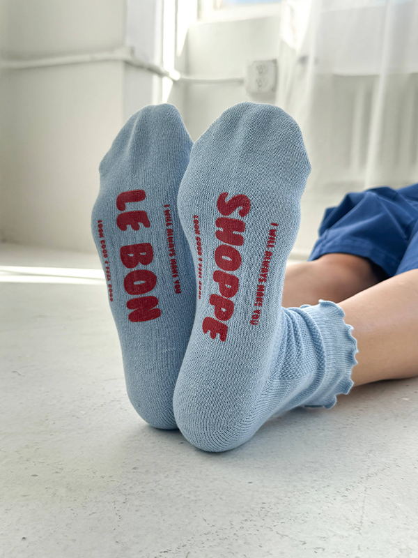 Ruffled Hugger Crew Socks: Periwinkle/Red
