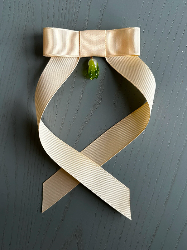 Charm Bow Clip: Ivory Bok Choy