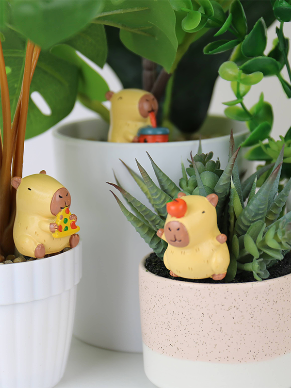 Capybara Plant Markers: Set of 4