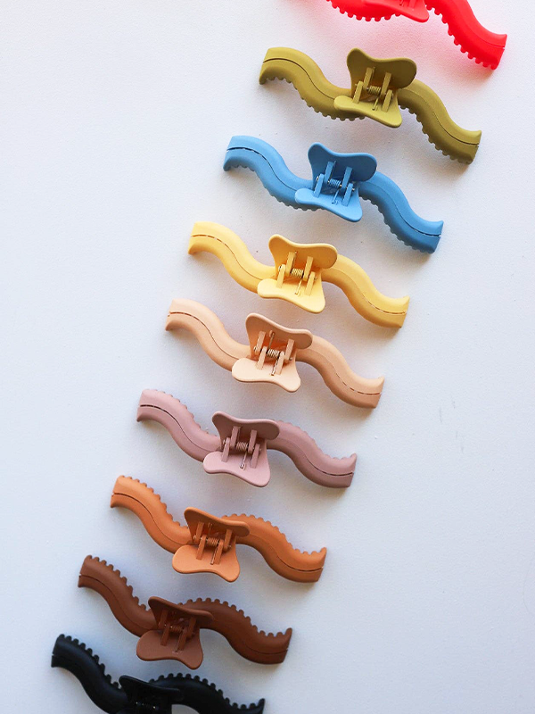 Wavy Hold Everything Claw: Assorted