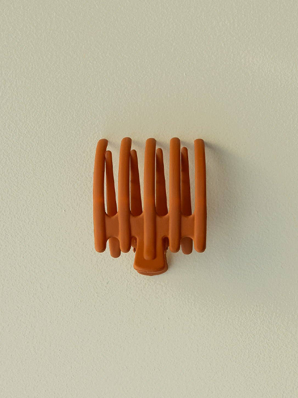 Wide Lay Down Claw: Assorted