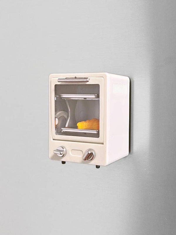 Mini Retro Oven with Tiny Bread Magnet
