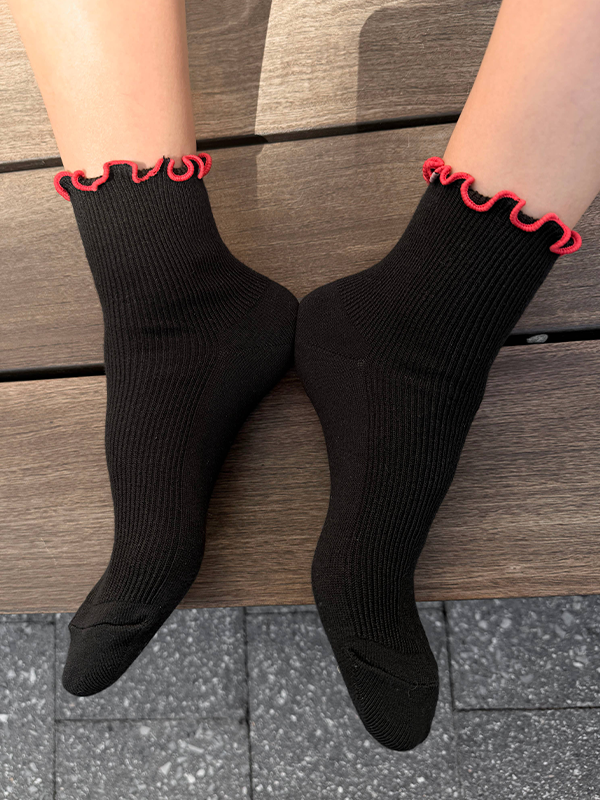 The Petite Ruffled Modal Socks: Black/Red