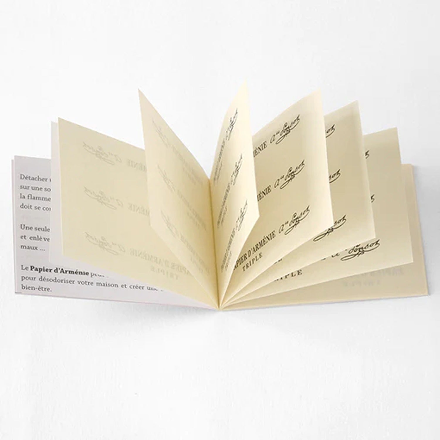 Papier d'Arménie Incense Booklet: Tradition, featuring aromatic Armenian incense papers designed for creating a calming and fragrant atmosphere.