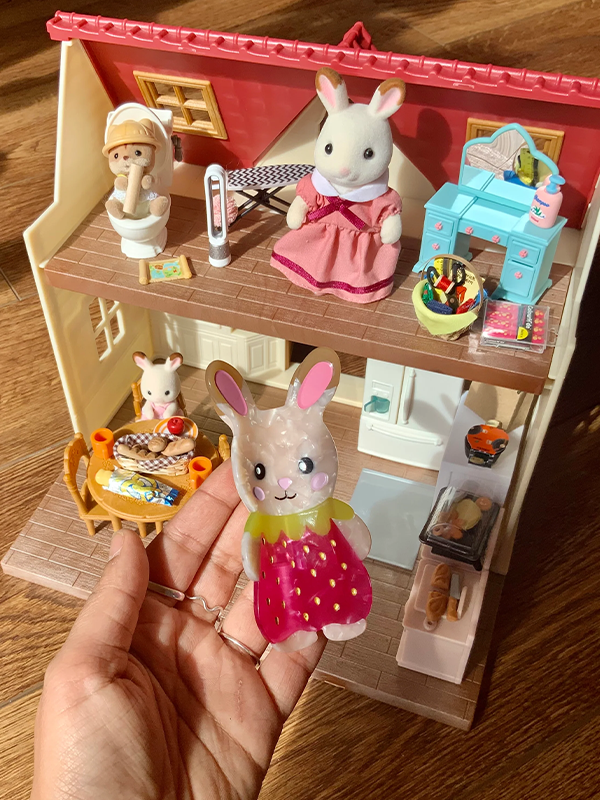 Strawbunny Hair Claw