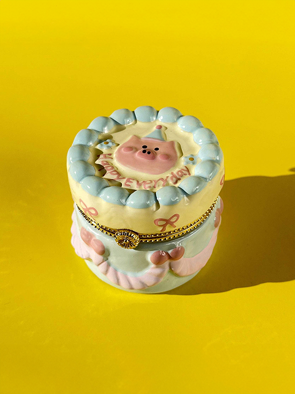 Trinket Box: Pig Birthday Cake