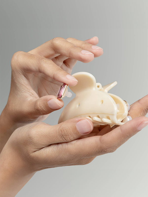 KitschPop™ Curved Claw Clip Set: Pearlized Cream
