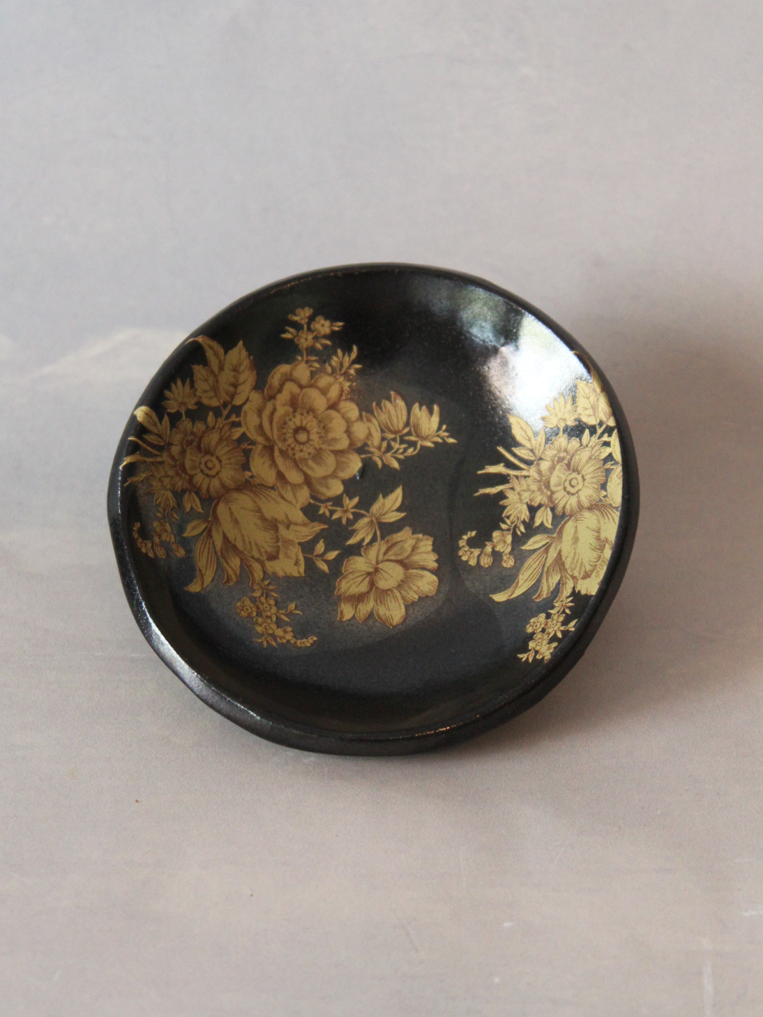 Ring Dish: Brassy Flowers (Black)