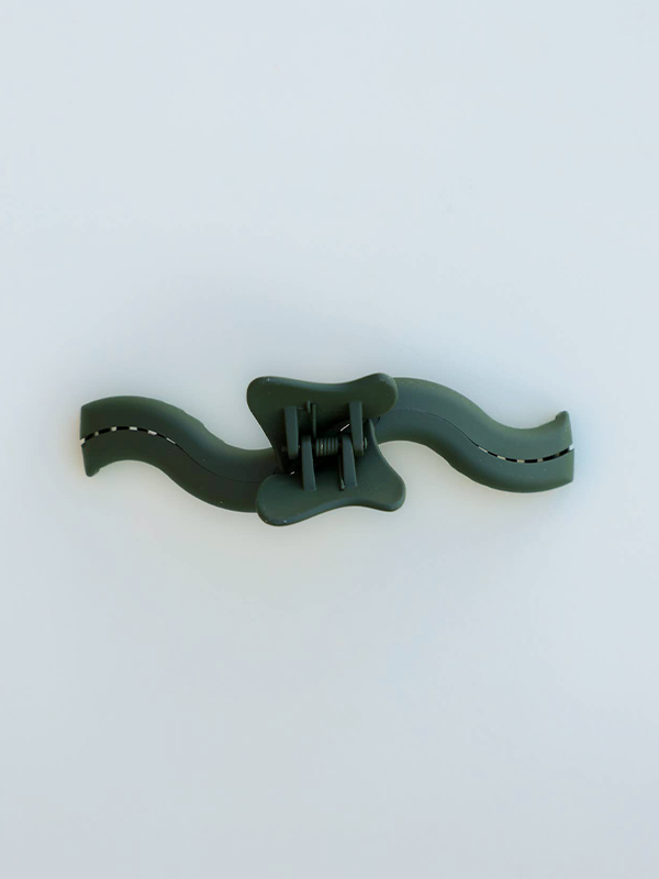 Wavy Hold Everything Claw: Assorted