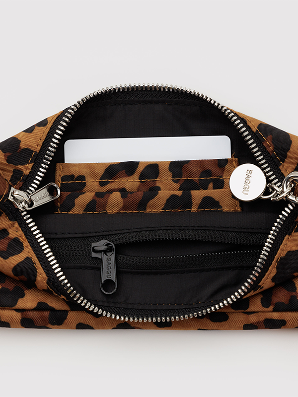 Nylon Pochette: Leopard