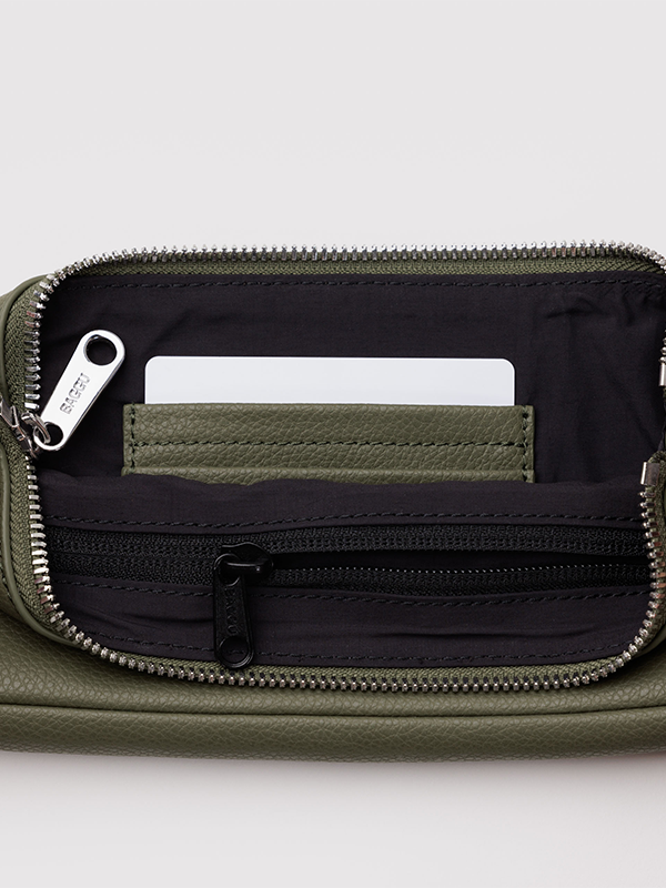 Recycled Leather Pochette: Loden