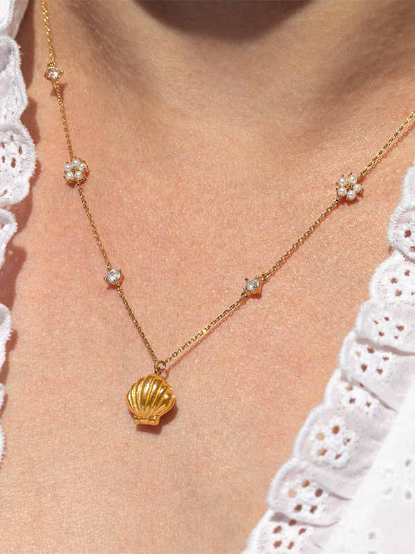 Hidden Pearl Shell Necklace: Gold