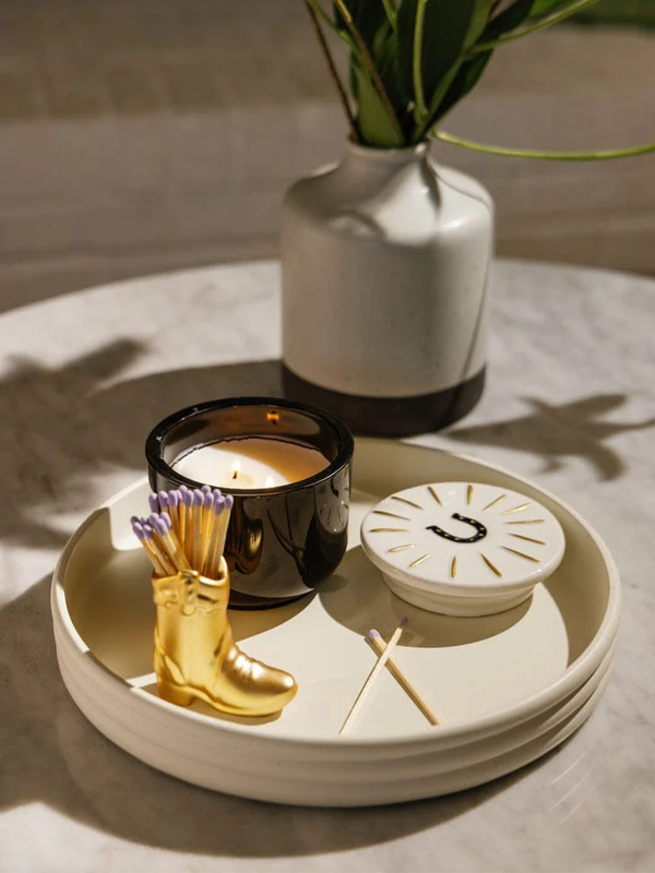 Charmed Horseshoe Candle: Tabac & Pine