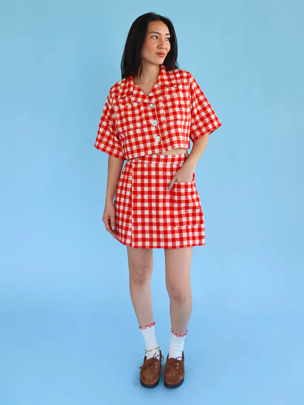 Noble Utility Button Skort: Gingham Fishies