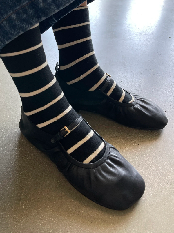 Wally Socks: Black